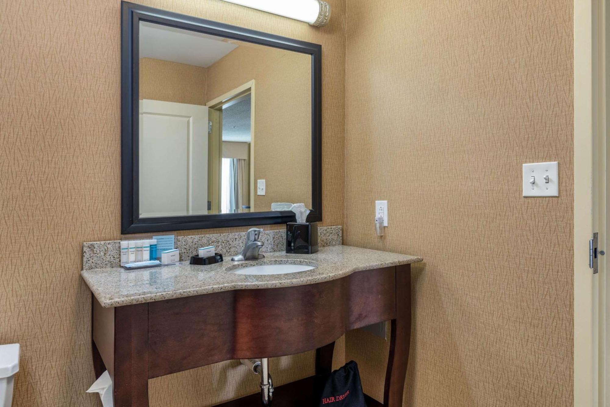 Hotel Hampton 3*